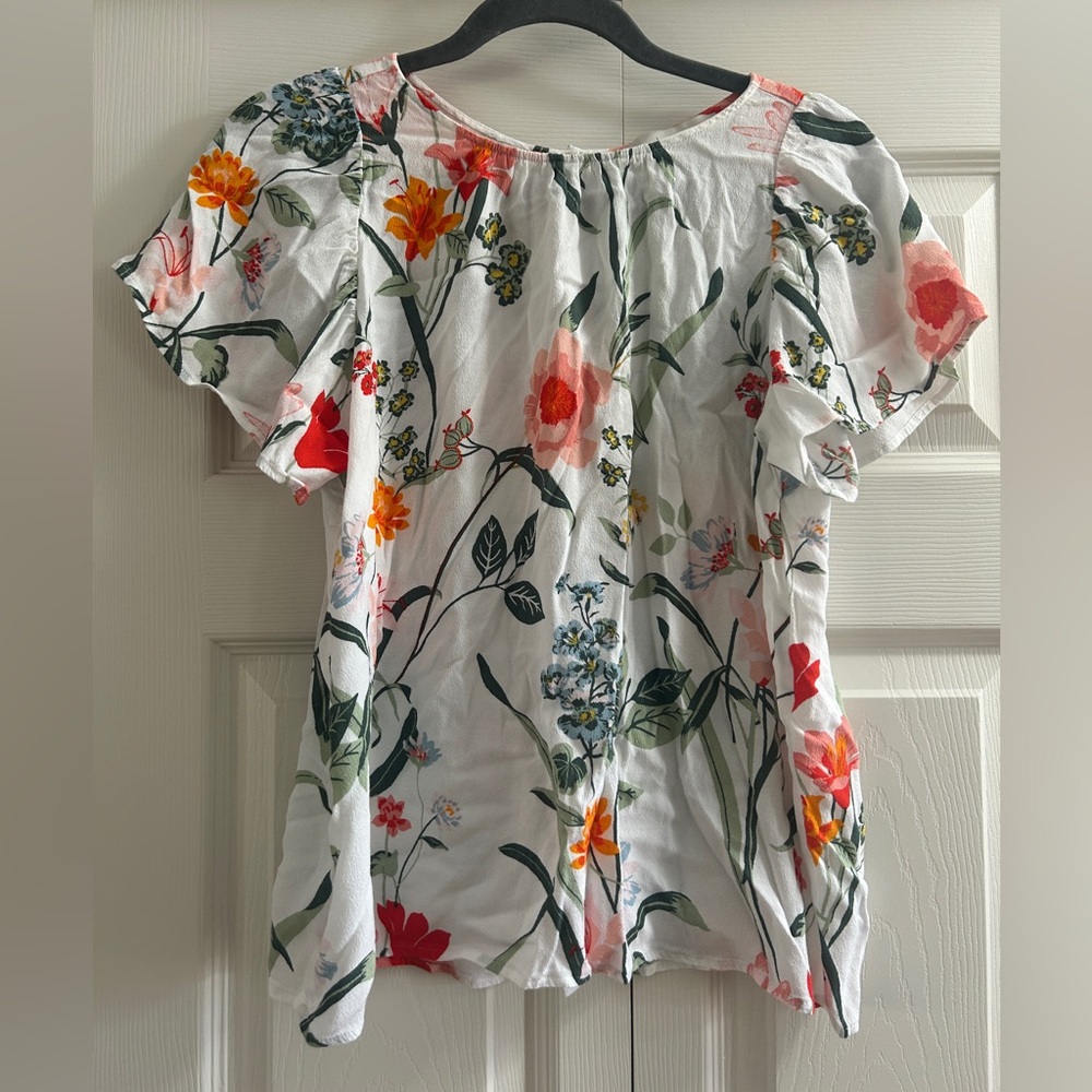 Loft Blouse Womens Size M White Multicolor Floral Flutter Sleeve Top Back Button